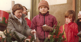 Kristín Ástgeirsdóttir að selja göróttan drykk 1981