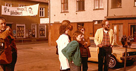 Guðbjörg Linda Rafnsdóttir, Sigurbjörg Aðalsteinsdóttir, Kristín Ástgeirsdóttir og Haukur sem hannaði lógó framboðanna, fyrir framan Víkina 1982